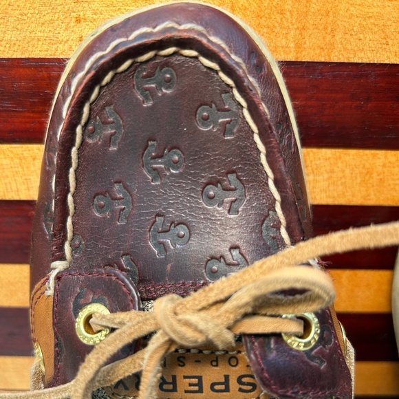 Women s Leather Sperry Top Sider Loafer Boat Shoe with Anchor Details Size 7.5M - Picture 1 of 6